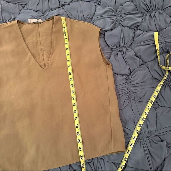 Everlane Taupe Japanese GoWeave V-Neck Boxy Tee 0 - Picture 7 of 7